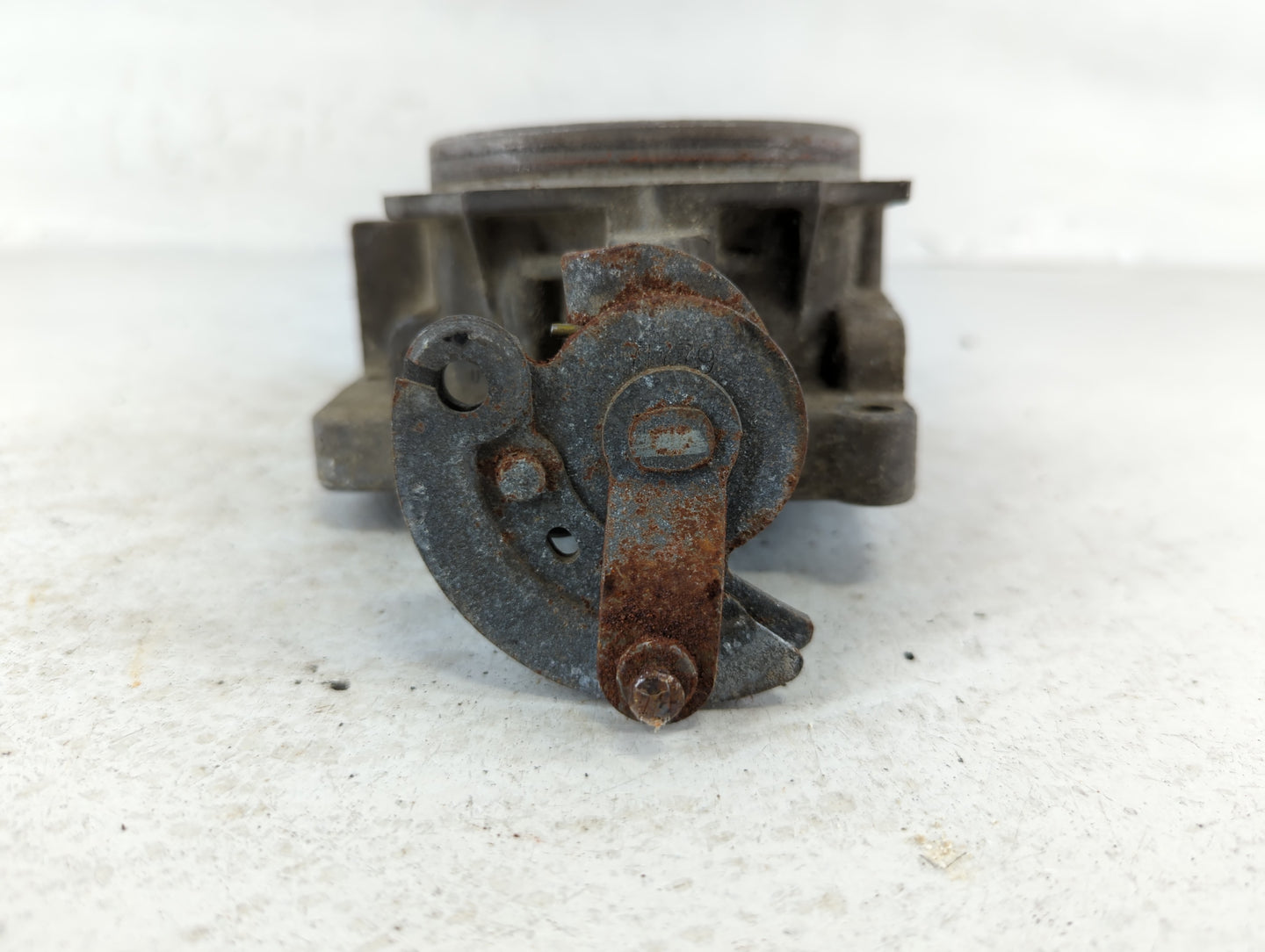 1996-1997 Chevrolet Suburban 1500 Throttle Body P/N:70786A 21252 Fits Fits 1996 1997 OEM Used Auto Parts - Oemusedautoparts1