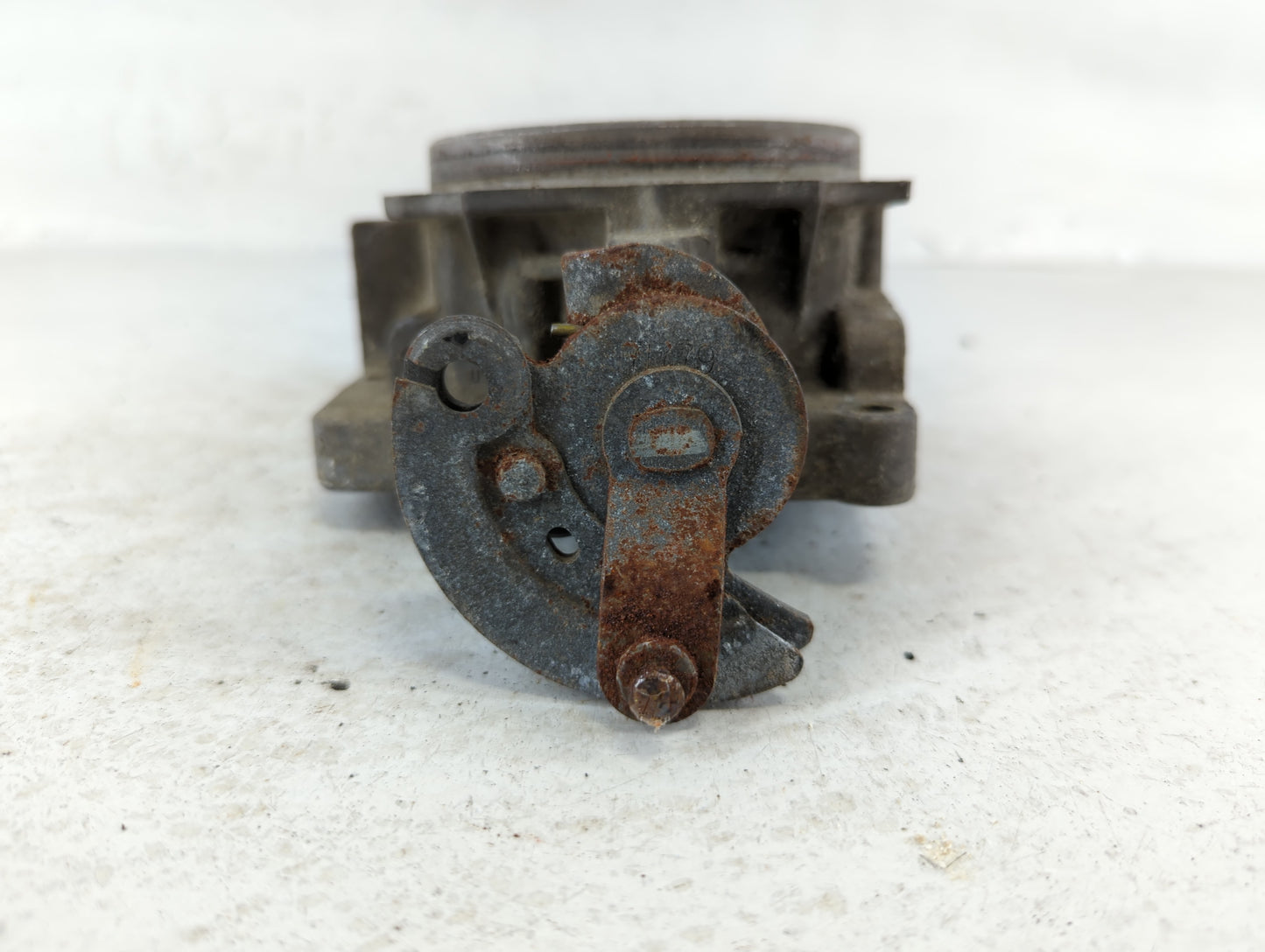 1996-1997 Chevrolet Suburban 1500 Throttle Body P/N:70786A 21252 Fits Fits 1996 1997 OEM Used Auto Parts - Oemusedautoparts1