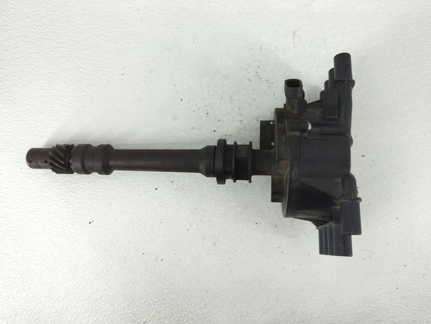 1996 Chevrolet Tahoe Engine Ignition Distributor OEM P/N:1104051 6C20-17 Fits OEM Used Auto Parts - Oemusedautoparts1.com