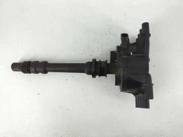 1996 Chevrolet Tahoe Engine Ignition Distributor OEM P/N:1104051 6C20-17 Fits OEM Used Auto Parts