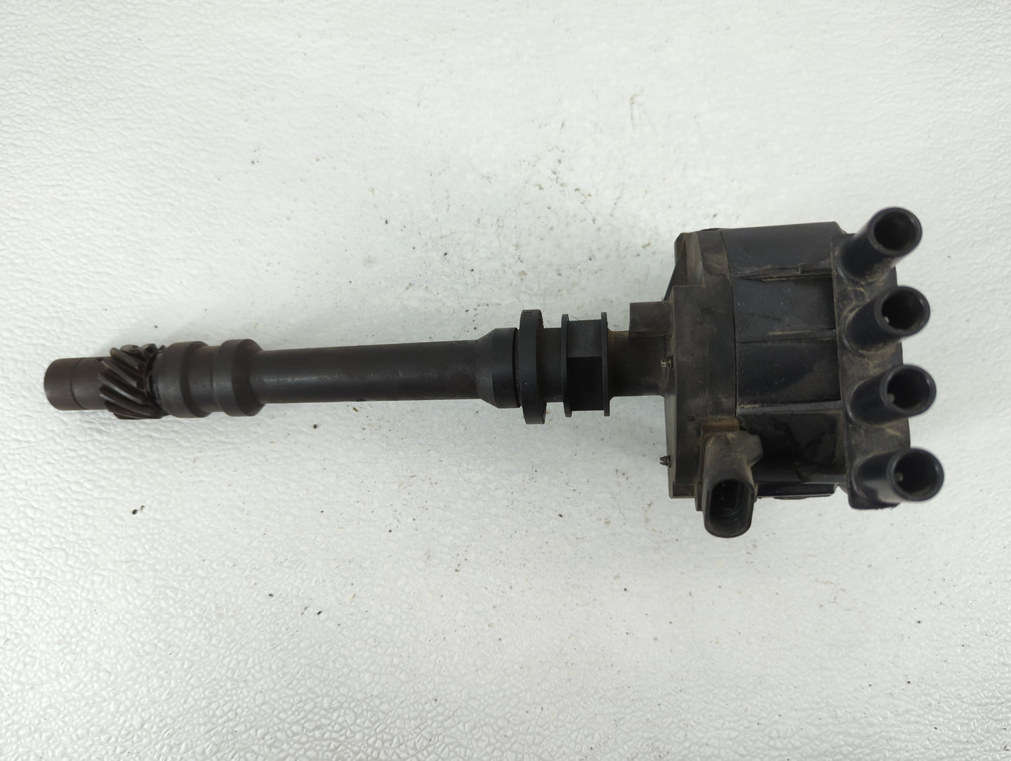 1996 Chevrolet Tahoe Engine Ignition Distributor OEM P/N:1104051 6C20-17 Fits OEM Used Auto Parts - Oemusedautoparts1.com