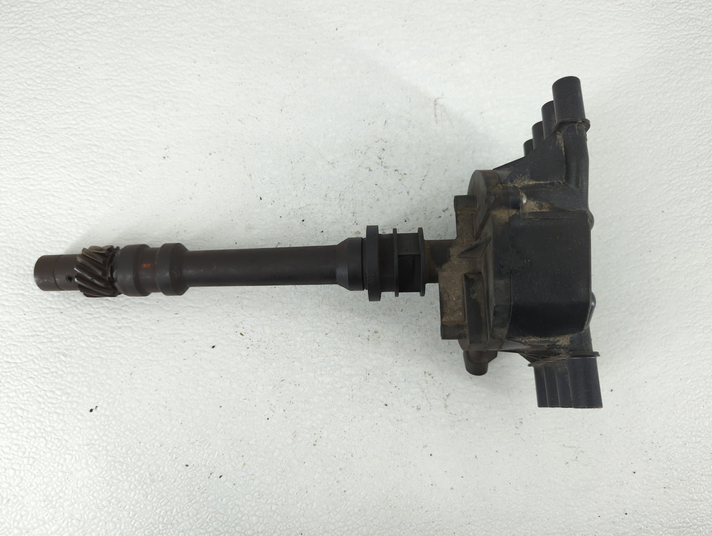 1996 Chevrolet Tahoe Engine Ignition Distributor OEM P/N:1104051 6C20-17 Fits OEM Used Auto Parts - Oemusedautoparts1.com