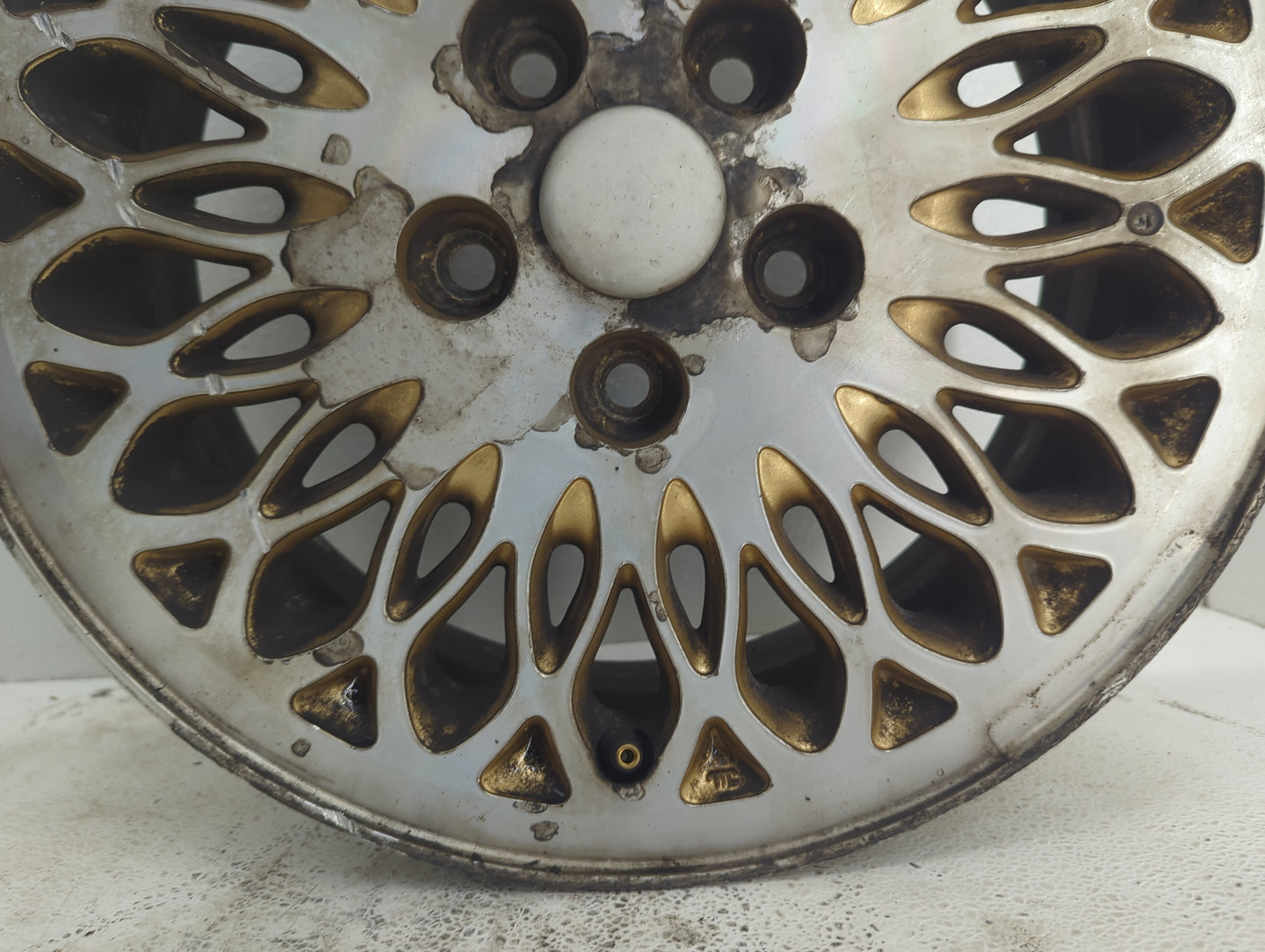 1996-1997 Chrysler Town & Country Oem Wheel Rim - Oemusedautoparts1.com