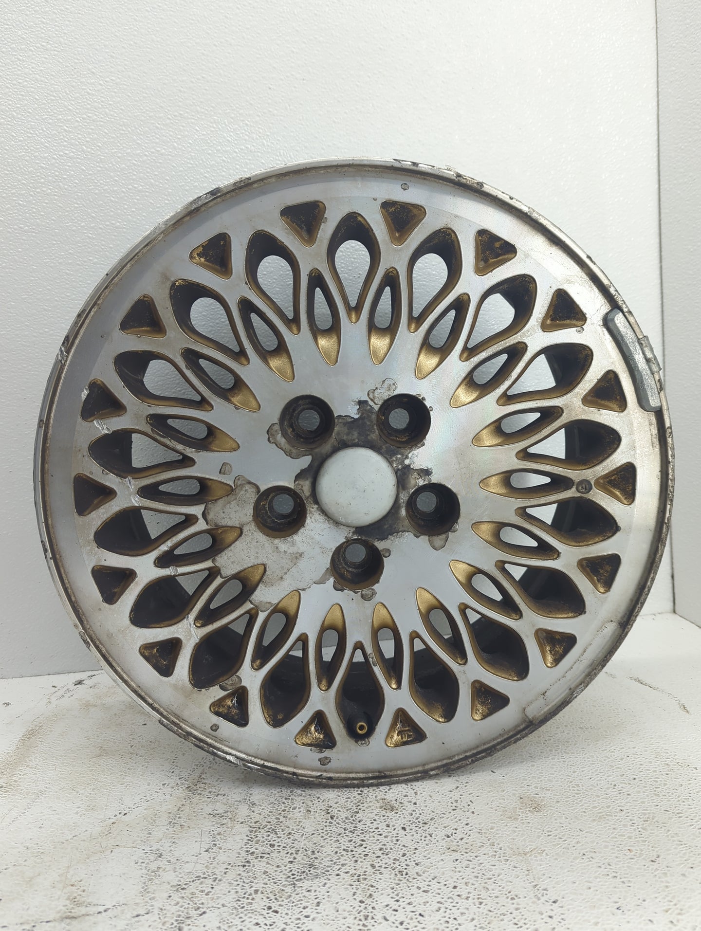 1996-1997 Chrysler Town & Country Oem Wheel Rim - Oemusedautoparts1.com