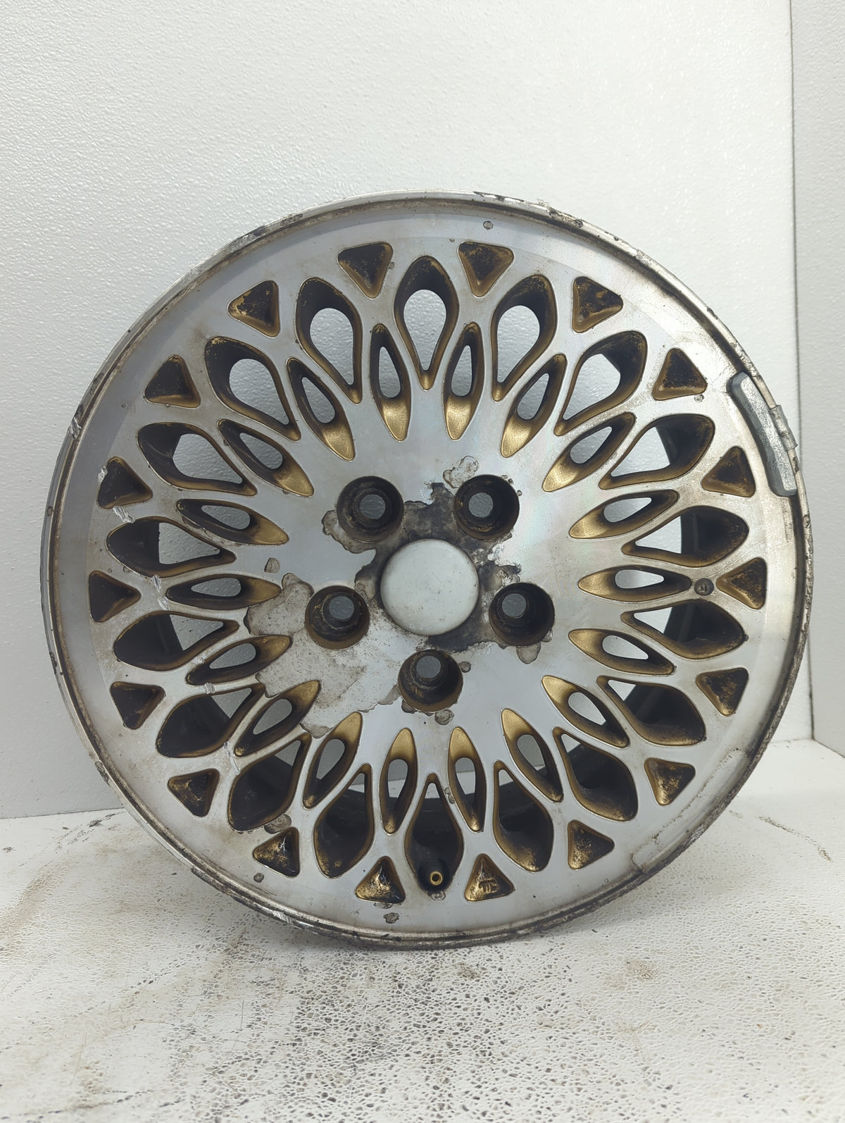 1996-1997 Chrysler Town & Country Oem Wheel Rim - Oemusedautoparts1.com