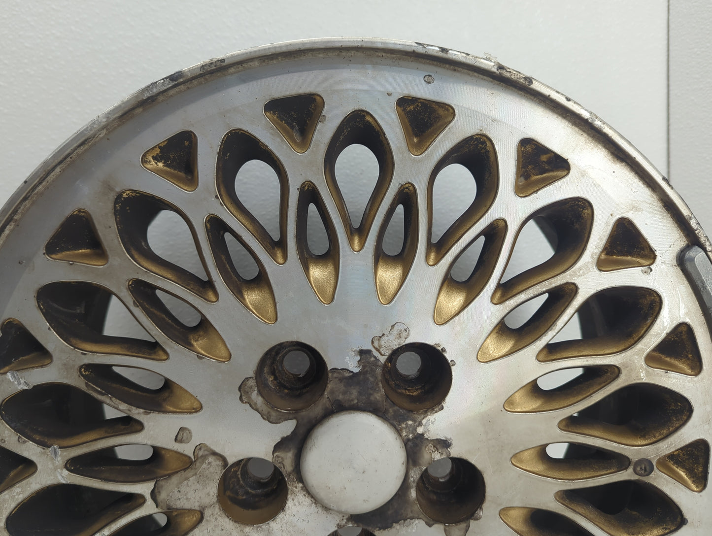 1996-1997 Chrysler Town & Country Oem Wheel Rim - Oemusedautoparts1.com