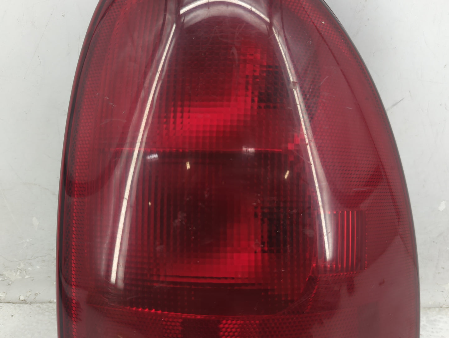 1996-2000 Chrysler Town & Country Tail Light Assembly Passenger Right OEM P/N:4576363 Fits OEM Used Auto Parts - Oemusedauto
