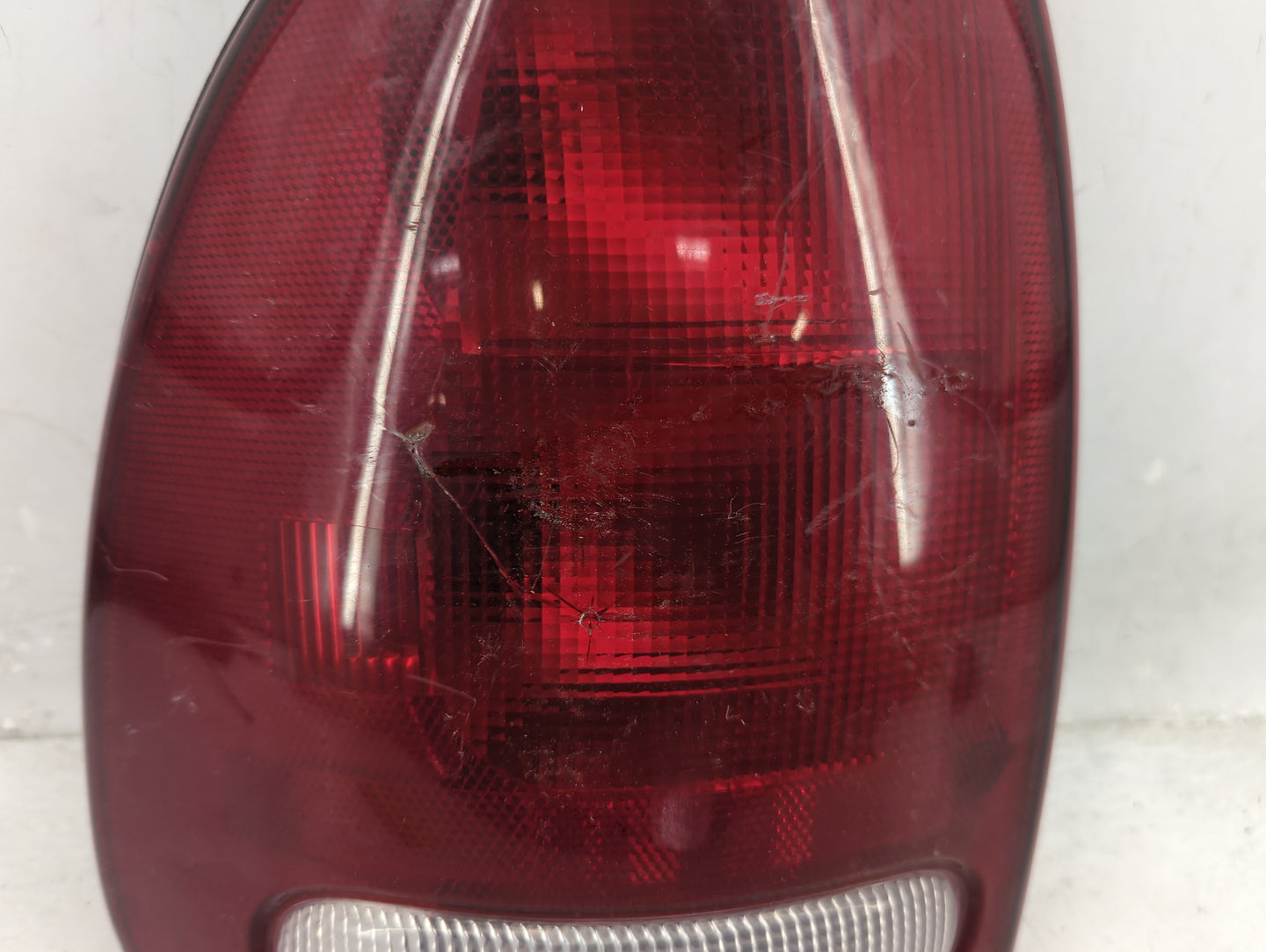 1996-2000 Chrysler Town & Country Tail Light Assembly Driver Left OEM P/N:4576363 Fits OEM Used Auto Parts - Oemusedautopart