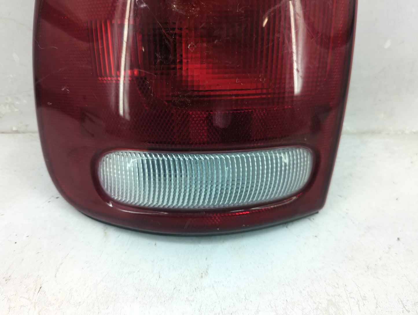1996-2000 Chrysler Town & Country Tail Light Assembly Driver Left OEM P/N:4576363 Fits OEM Used Auto Parts - Oemusedautopart