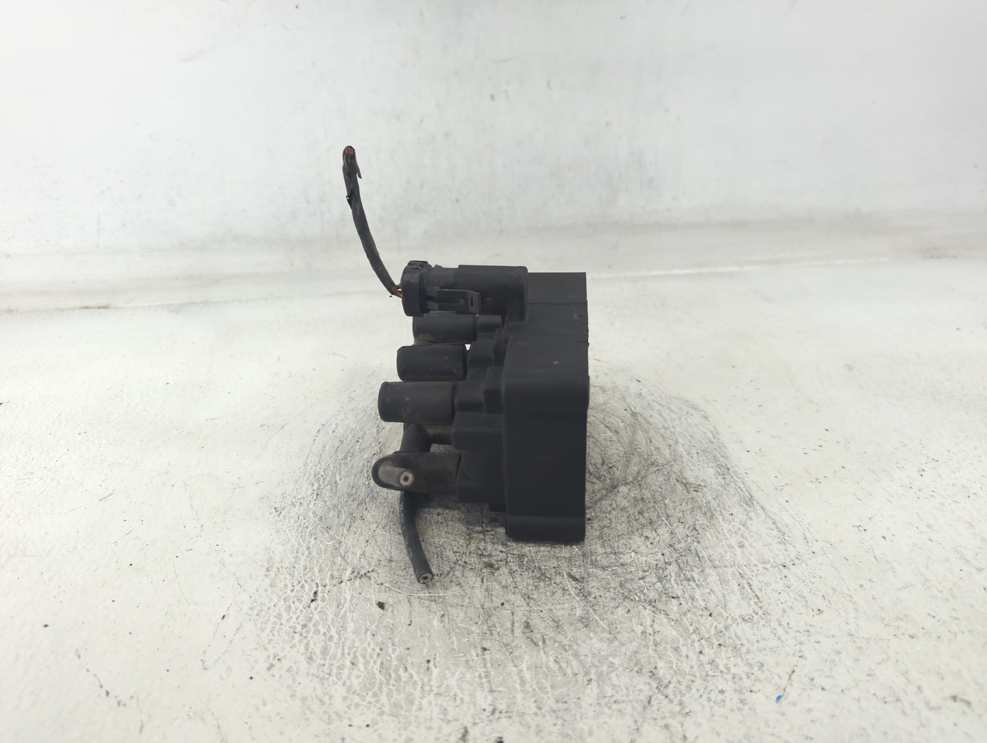 1996 Chrysler Town & Country Engine Ignition Distributor OEM Fits OEM Used Auto Parts - Oemusedautoparts1.com