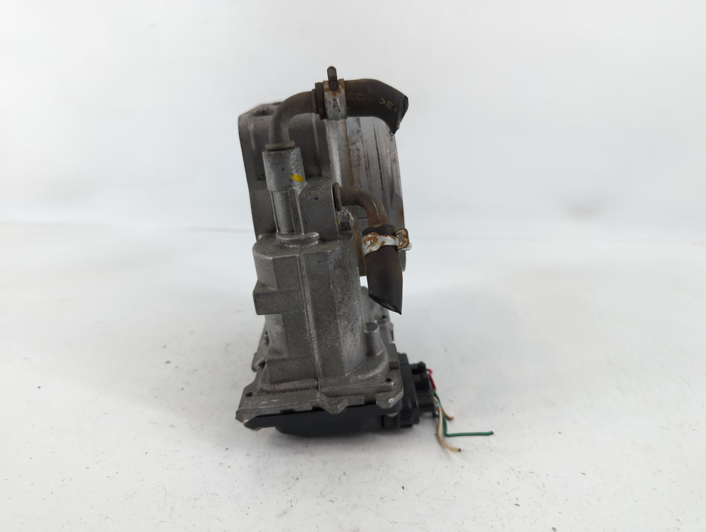 1996-1997 Dodge Intrepid Throttle Body P/N:05095 1430 06T28 Fits Fits 1996 1997 OEM Used Auto Parts - Oemusedautoparts1.com