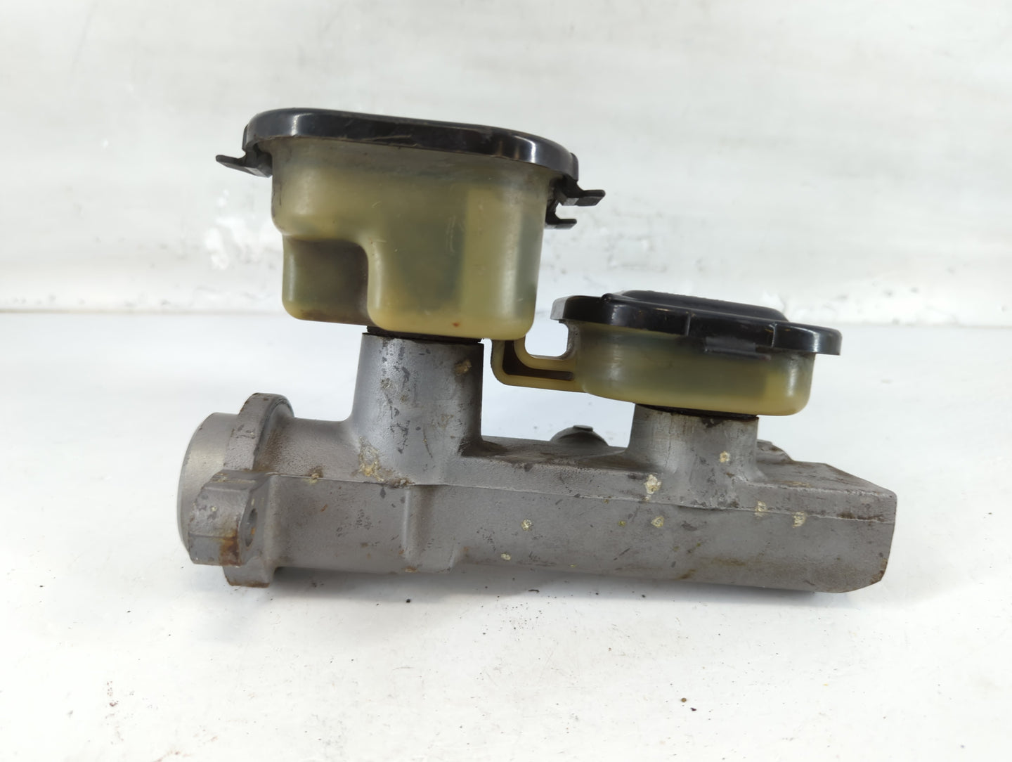 1994-1996 Dodge Ram 1500 Brake Master Cylinder 775858 - Oemusedautoparts1.com