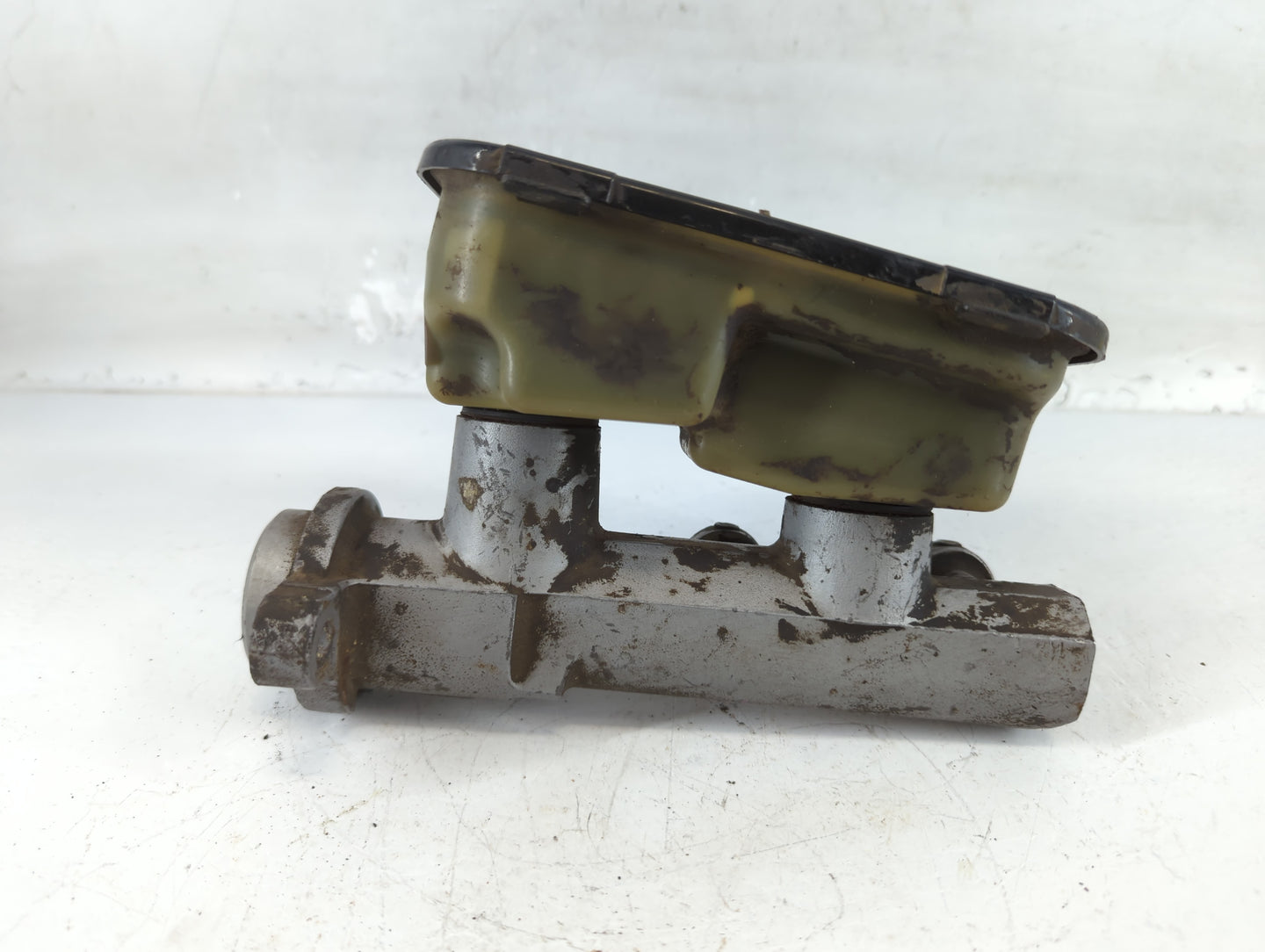 1994-1996 Dodge Ram 1500 Brake Master Cylinder - Oemusedautoparts1.com