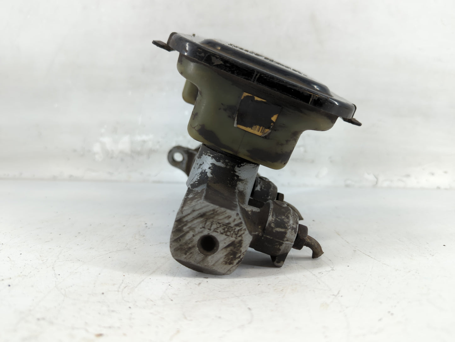 1994-1996 Dodge Ram 1500 Brake Master Cylinder - Oemusedautoparts1.com