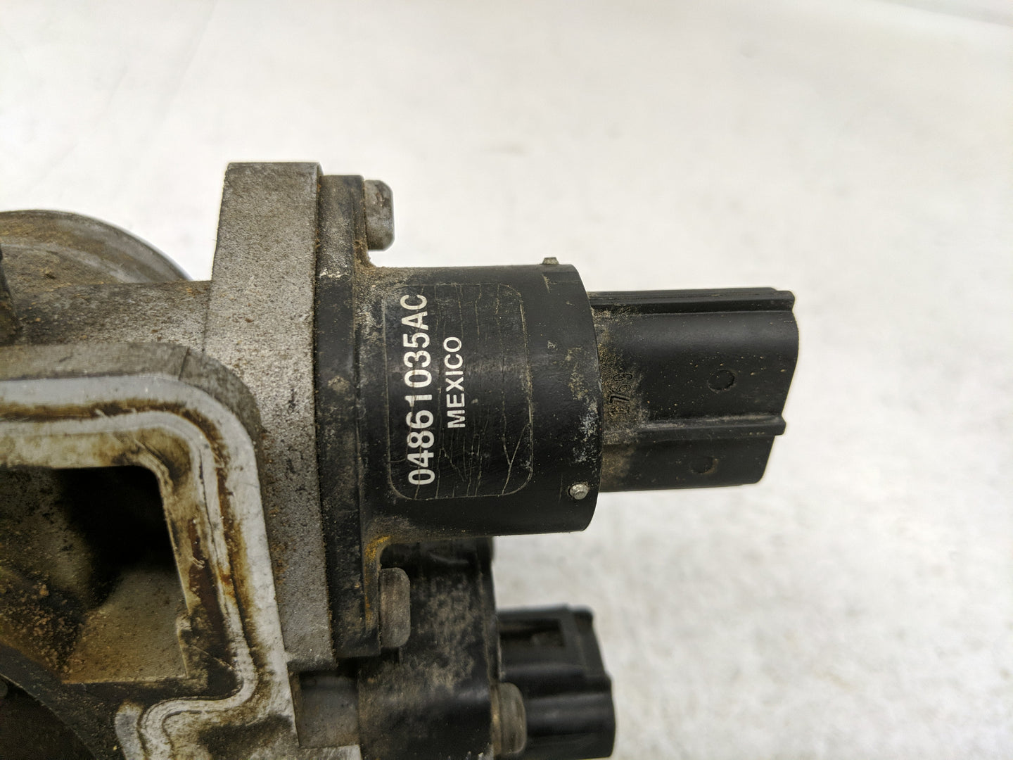 1994-1996 Ford Aspire Throttle Body Fits Fits 1994 1995 1996 OEM Used Auto Parts - Oemusedautoparts1.com