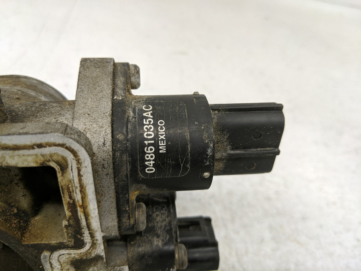 1994-1996 Ford Aspire Throttle Body Fits Fits 1994 1995 1996 OEM Used Auto Parts - Oemusedautoparts1.com