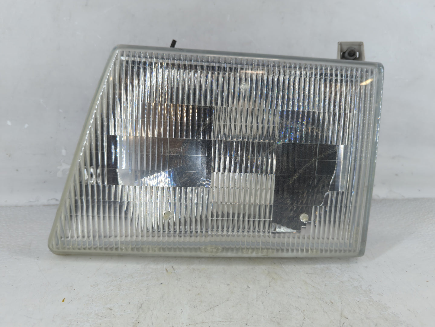 Ford E-150 Passenger Right Oem Head Light Headlight Lamp - Oemusedautoparts1.com