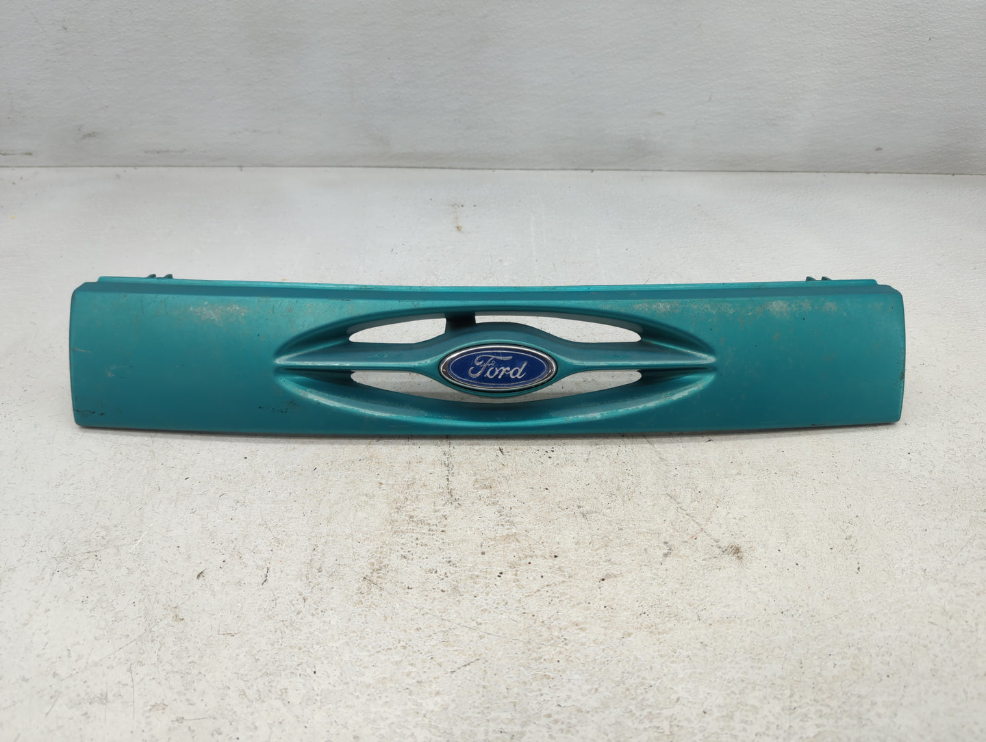 1993-1996 Ford Escort Front Grille Bumper Not Included - Oemusedautoparts1.com