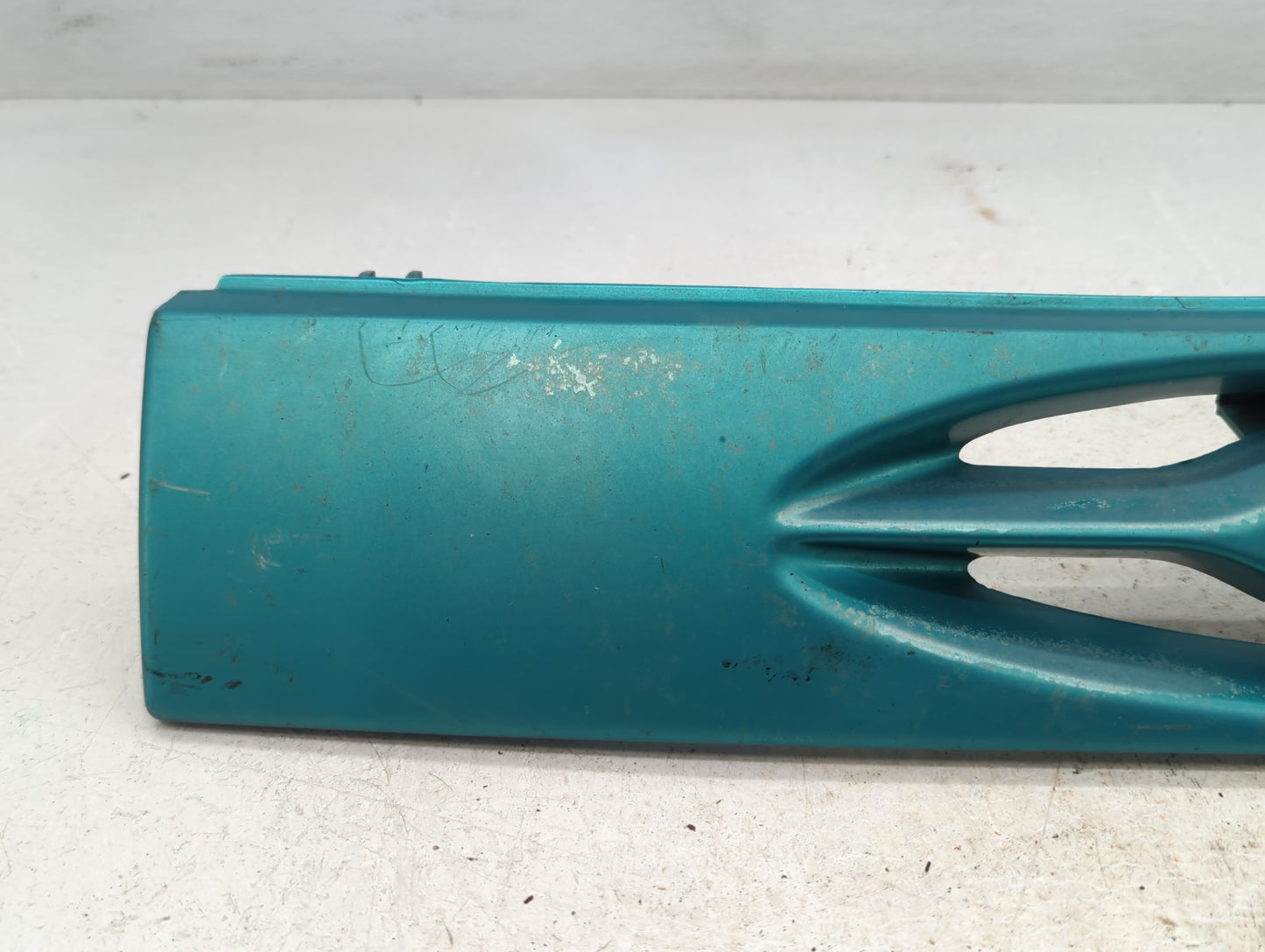 1993-1996 Ford Escort Front Grille Bumper Not Included - Oemusedautoparts1.com