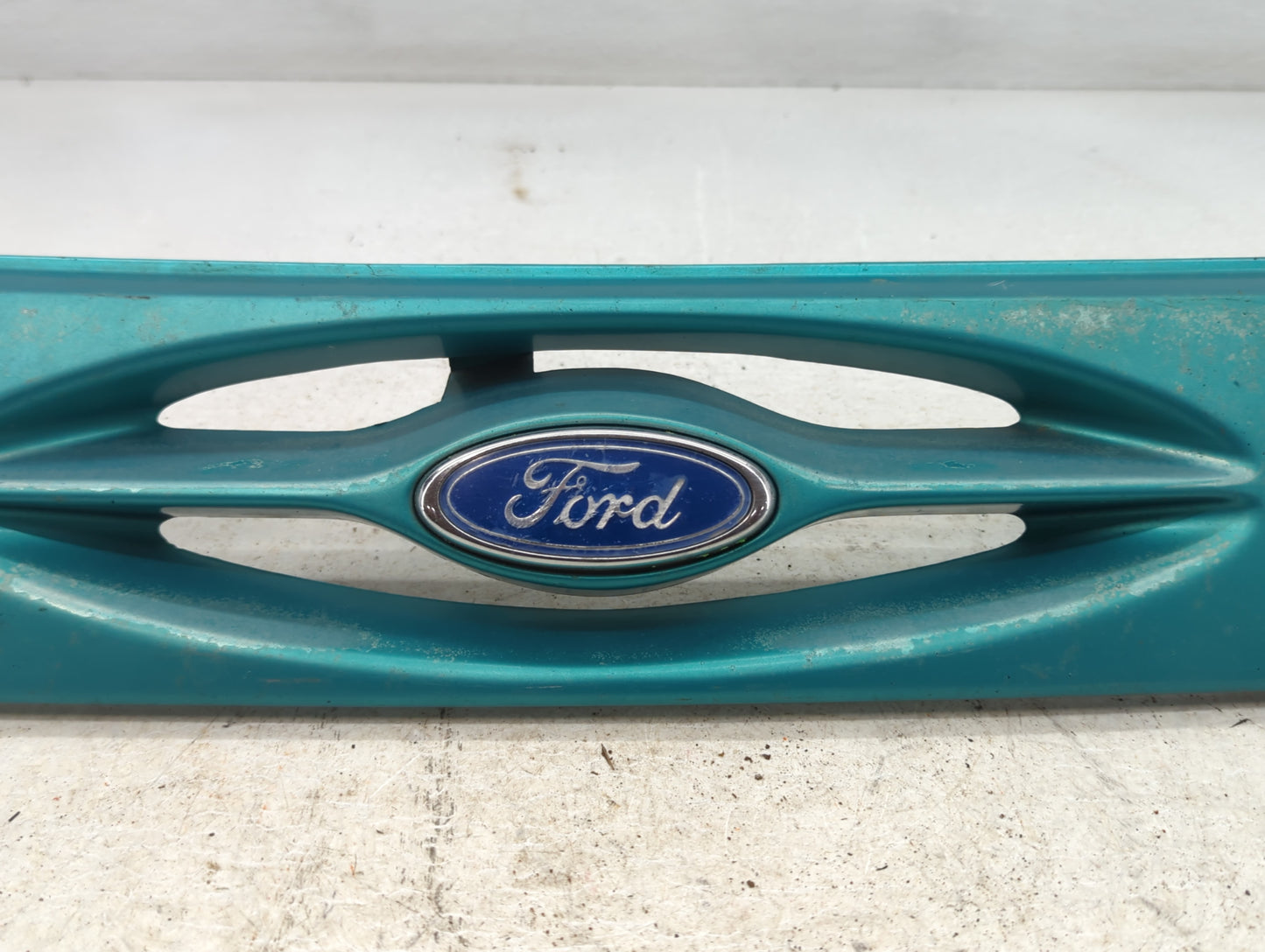 1993-1996 Ford Escort Front Grille Bumper Not Included - Oemusedautoparts1.com