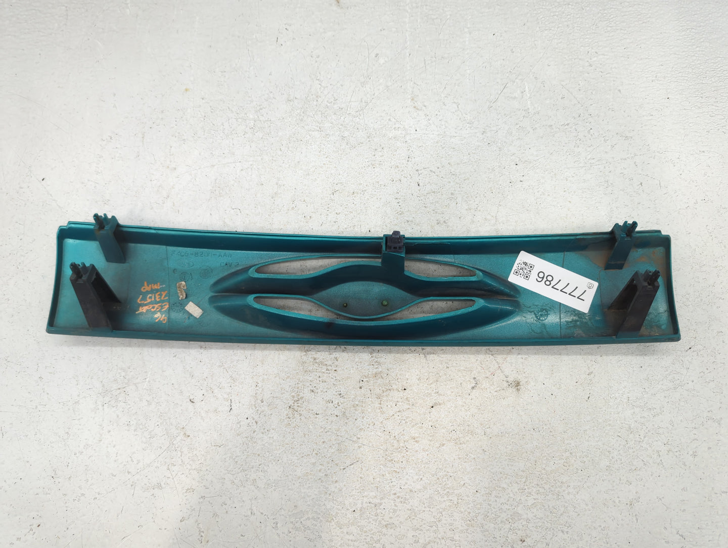 1993-1996 Ford Escort Front Grille Bumper Not Included - Oemusedautoparts1.com