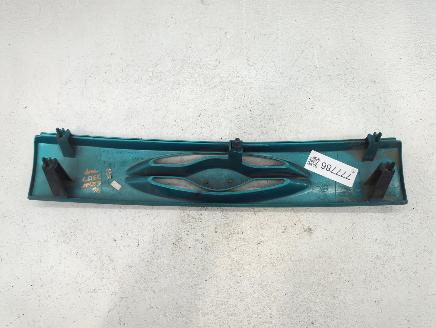 1993-1996 Ford Escort Front Grille Bumper Not Included - Oemusedautoparts1.com