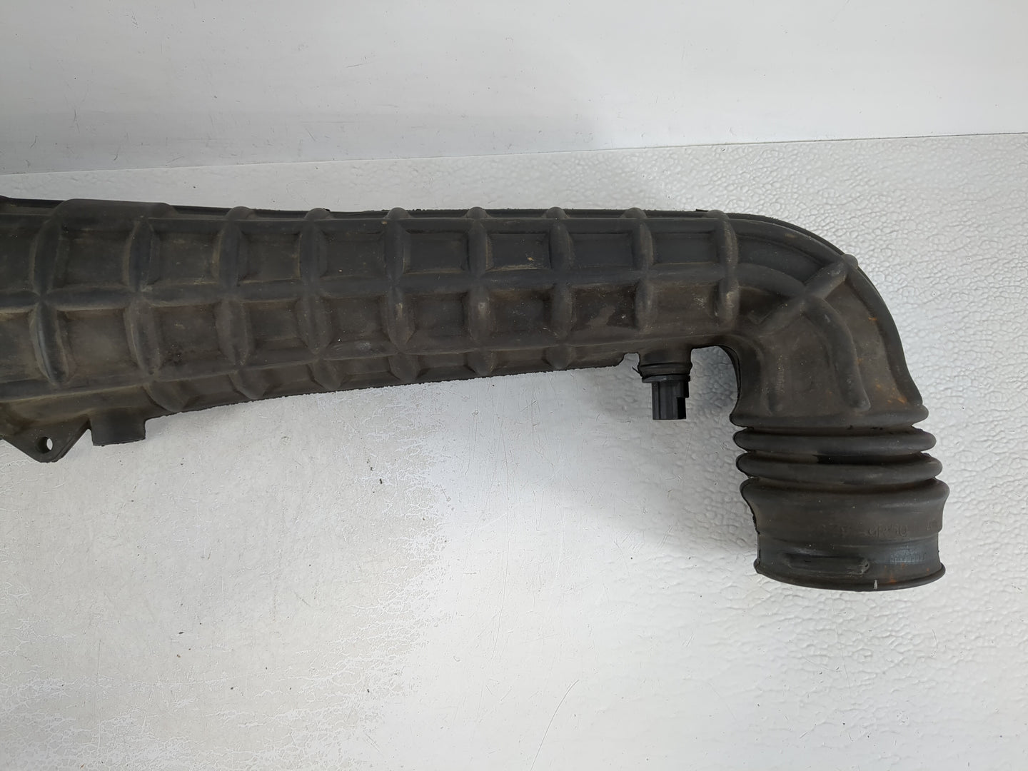 1995-1996 Ford Explorer Air Cleaner Intake-duct Hose Tube - Oemusedautoparts1.com