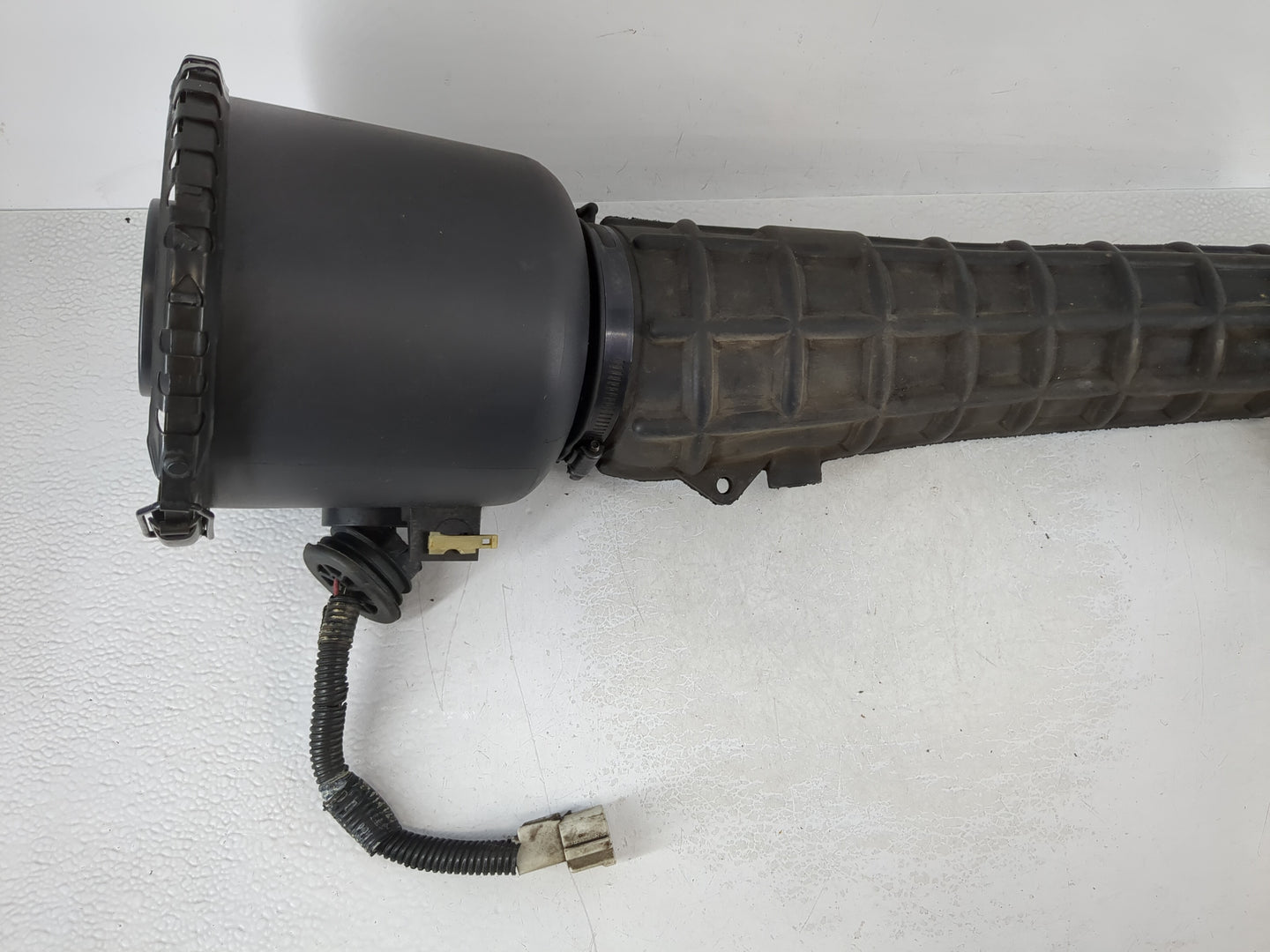 1995-1996 Ford Explorer Air Cleaner Intake-duct Hose Tube - Oemusedautoparts1.com