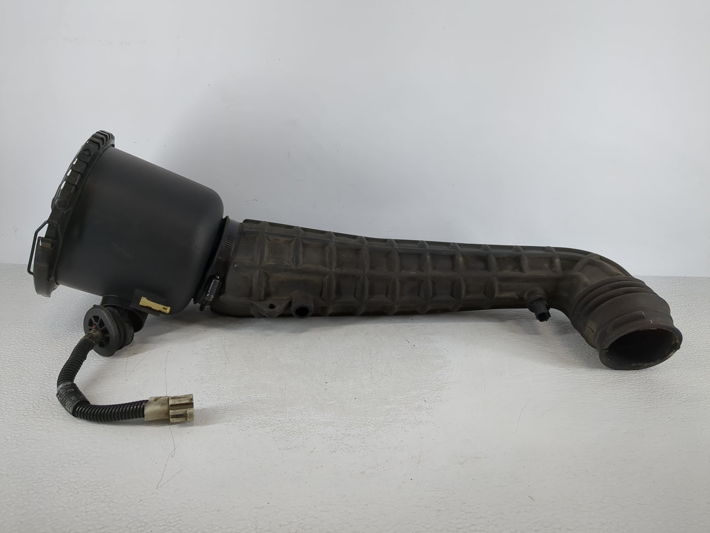 1995-1996 Ford Explorer Air Cleaner Intake-duct Hose Tube - Oemusedautoparts1.com
