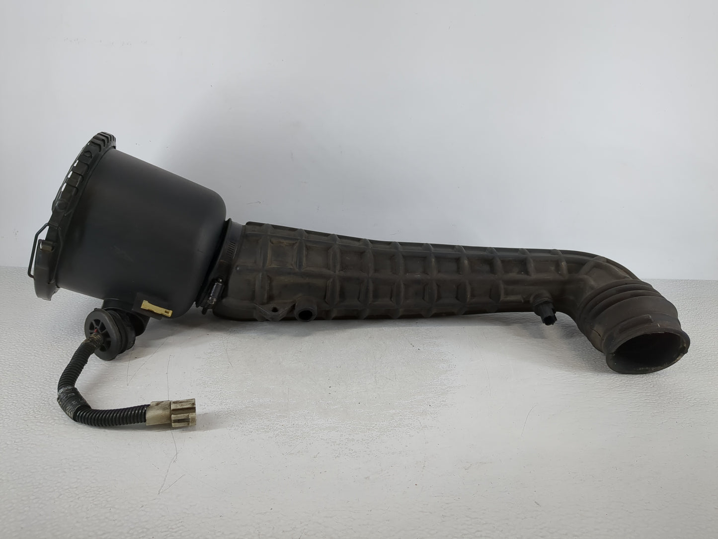 1995-1996 Ford Explorer Air Cleaner Intake-duct Hose Tube - Oemusedautoparts1.com
