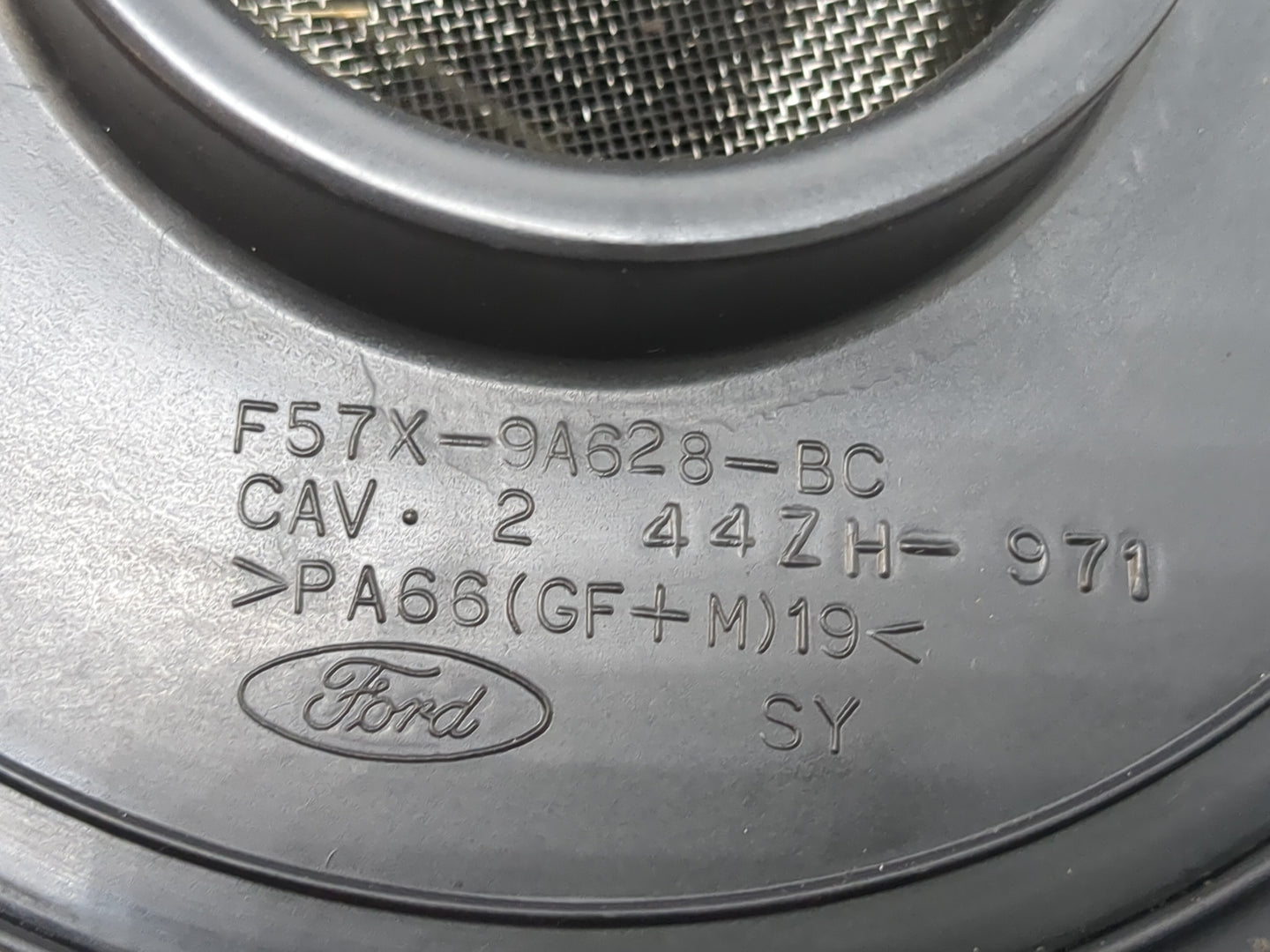 1995-1996 Ford Explorer Air Cleaner Intake-duct Hose Tube - Oemusedautoparts1.com
