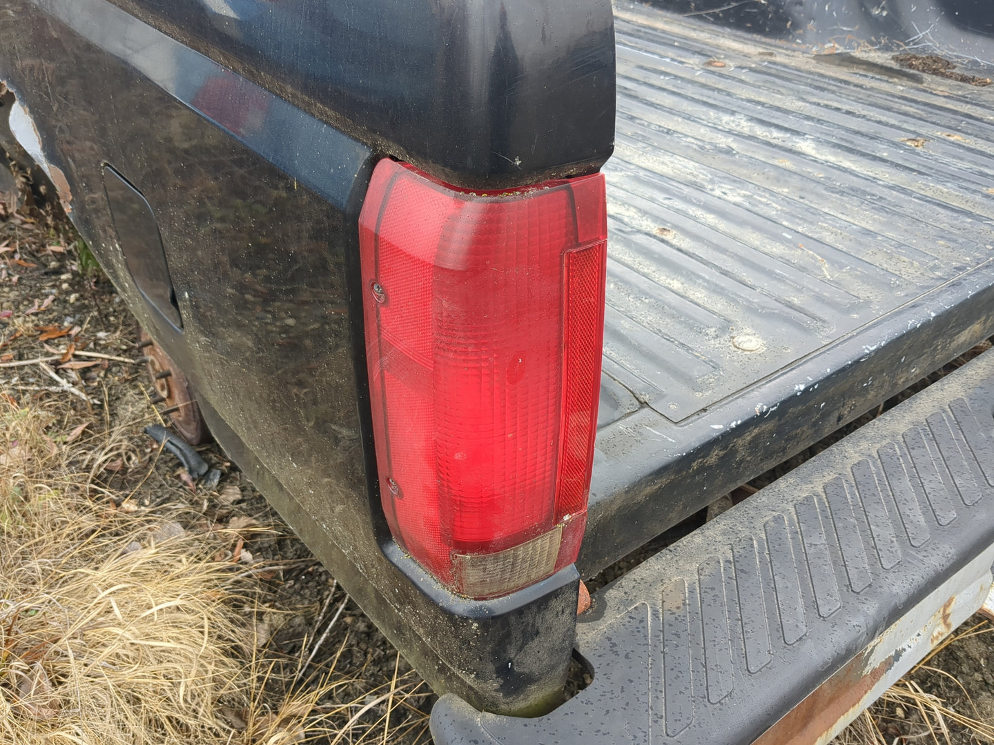 1992-1996 Ford F-150 Tail Light Assembly Driver Left OEM Fits Fits 1991 1992 1993 1994 1995 1996 1997 OEM Used Auto Parts - 