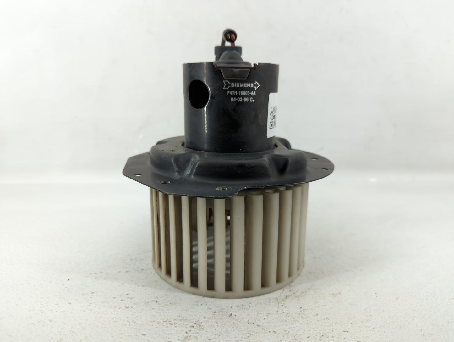 1992-1996 Ford F-150 Heater AC Blower Motor P/N:F4TH-19805-AA Fits Fits 1991 1992 1993 1994 1995 1996 1997 OEM Used Auto Par