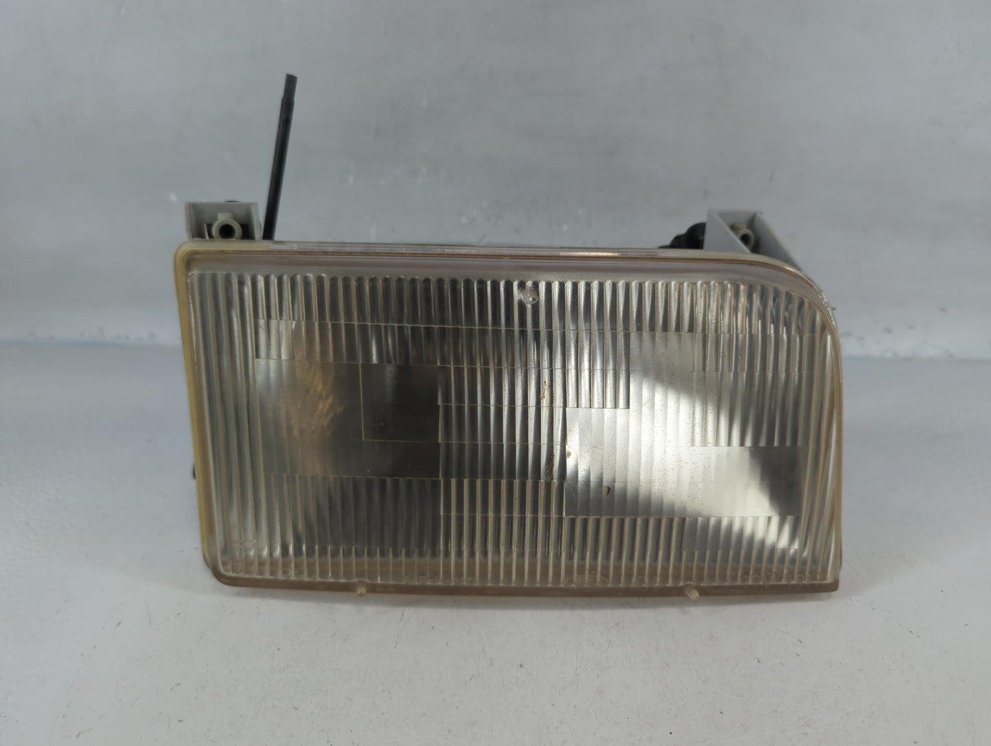1992-1996 Ford F-150 Passenger Right Oem Head Light Headlight Lamp - Oemusedautoparts1.com