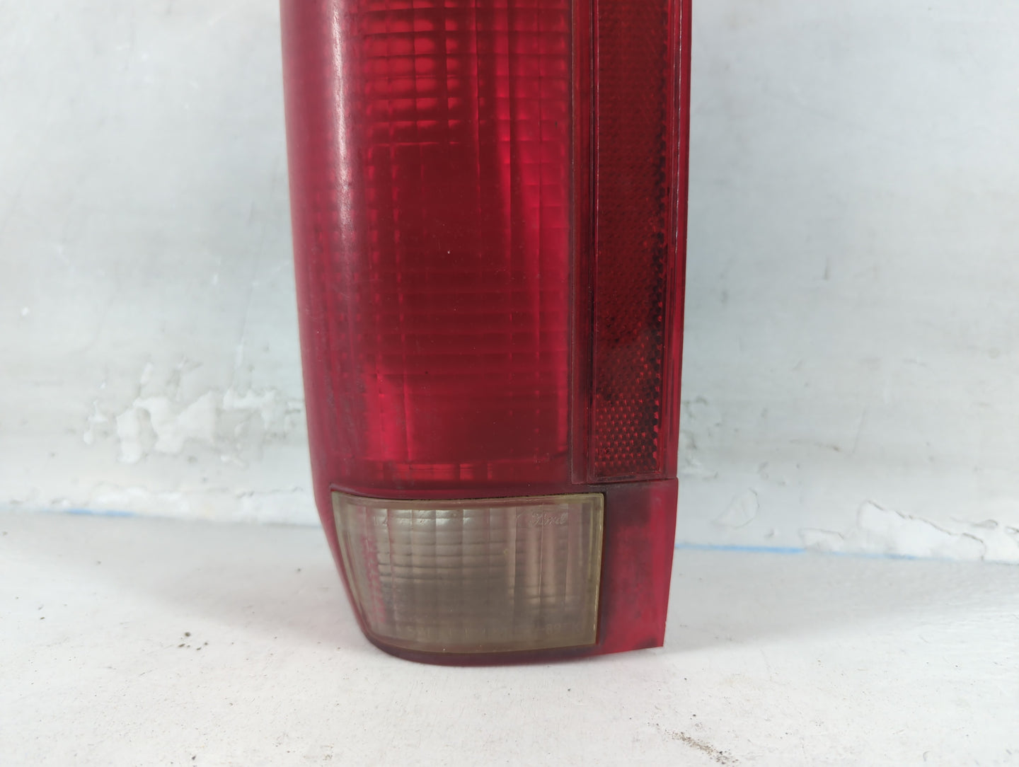1992-1996 Ford F-150 Tail Light Assembly Driver Left OEM Fits Fits 1991 1992 1993 1994 1995 1996 1997 OEM Used Auto Parts - 