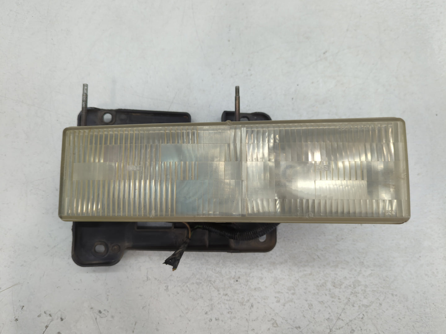 Gmc 2500 Passenger Right Oem Head Light Headlight Lamp - Oemusedautoparts1.com