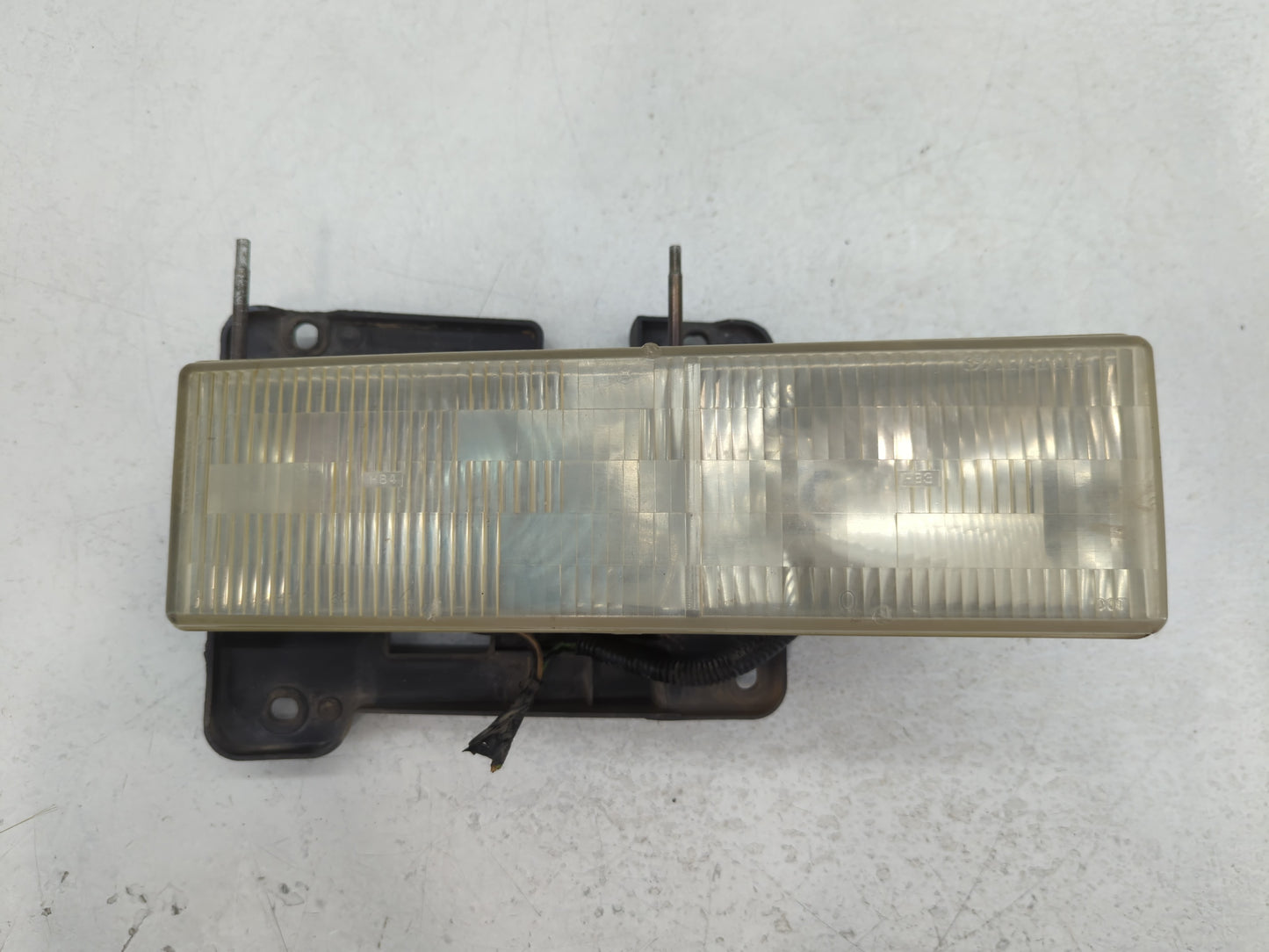 Gmc 2500 Passenger Right Oem Head Light Headlight Lamp - Oemusedautoparts1.com