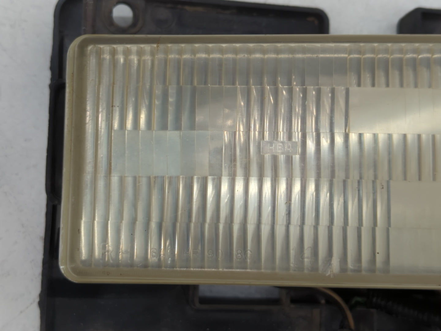 Gmc 2500 Passenger Right Oem Head Light Headlight Lamp - Oemusedautoparts1.com