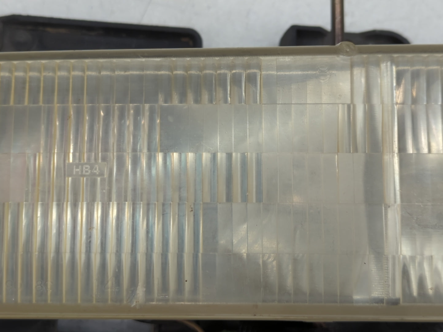 Gmc 2500 Passenger Right Oem Head Light Headlight Lamp - Oemusedautoparts1.com