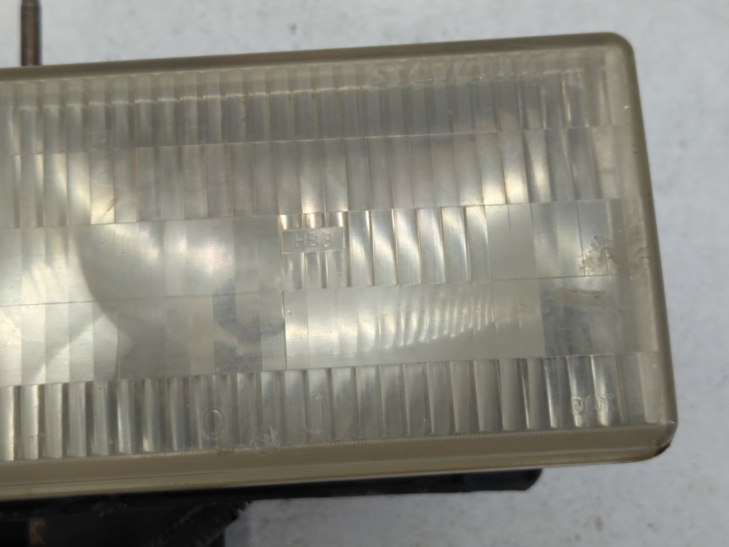 Gmc 2500 Passenger Right Oem Head Light Headlight Lamp - Oemusedautoparts1.com