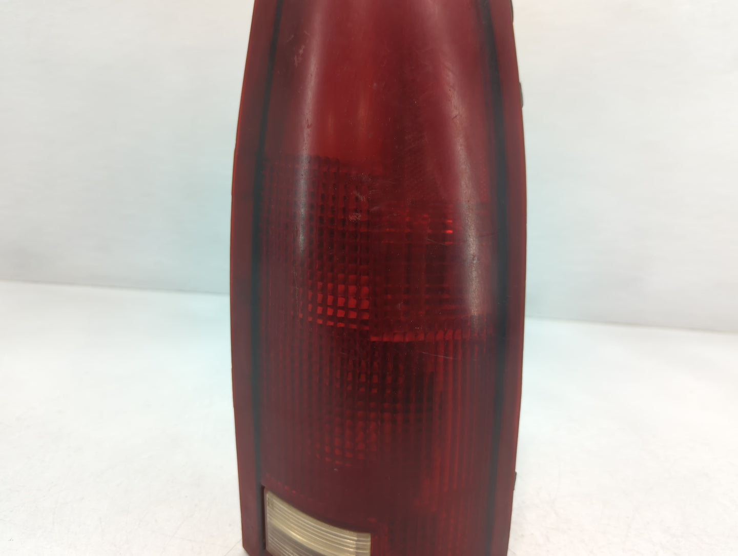 1996 Gmc 2500 Tail Light Assembly Passenger Right OEM P/N:16506350 Fits Fits 1992 1993 1994 1995 1997 1998 1999 2000 OEM Use