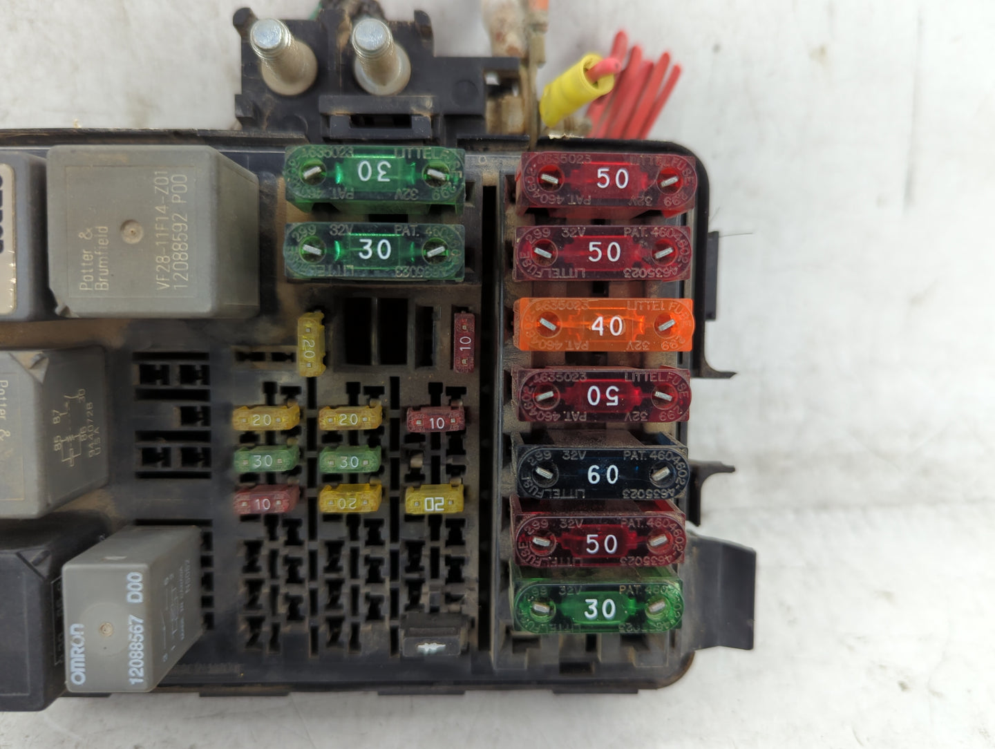 1996 Gmc V2500 Fusebox Fuse Box Panel Relay Module P/N:12162365-D Fits OEM Used Auto Parts - Oemusedautoparts1.com