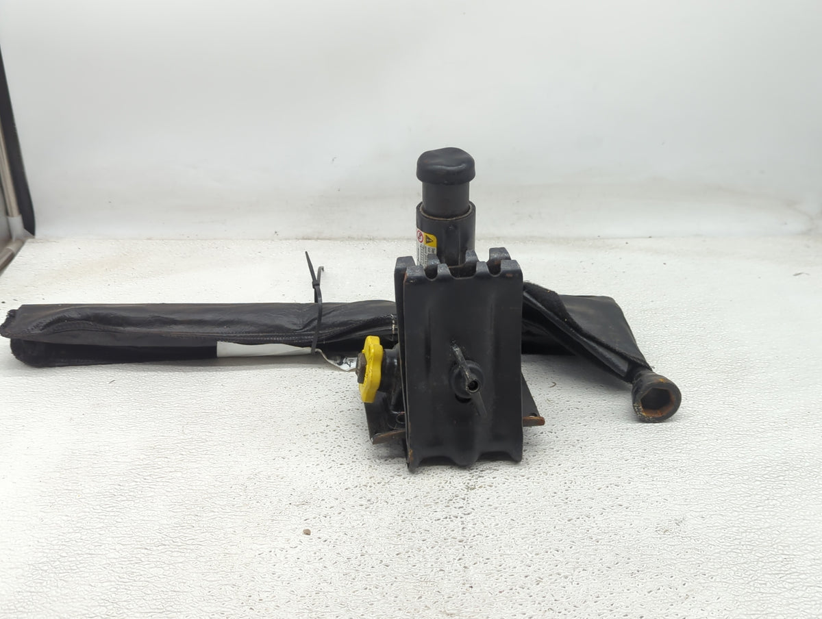 1996 Gmc Yukon Spare Scissor Car Jack - Oemusedautoparts1.com