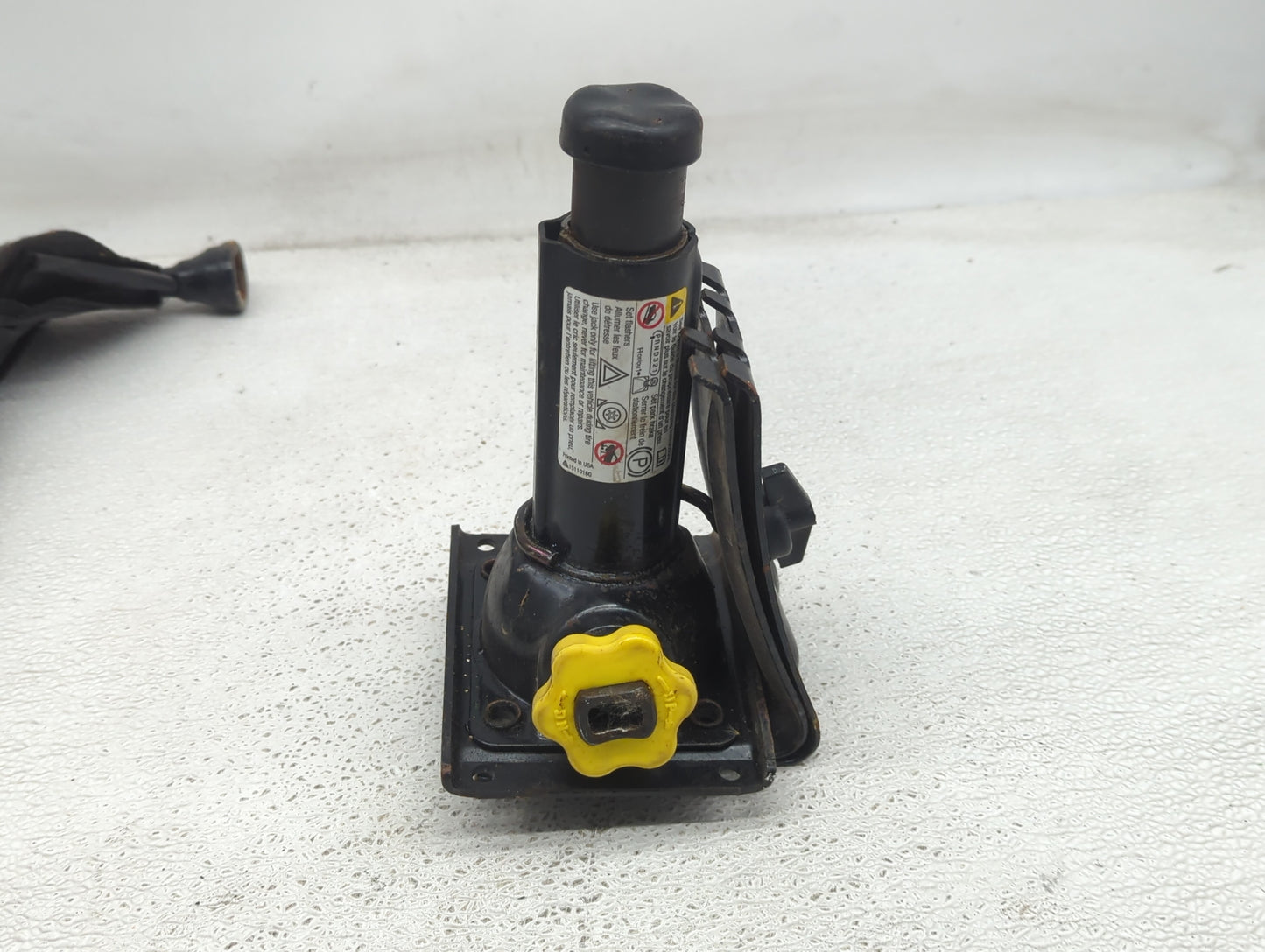 1996 Gmc Yukon Spare Scissor Car Jack - Oemusedautoparts1.com
