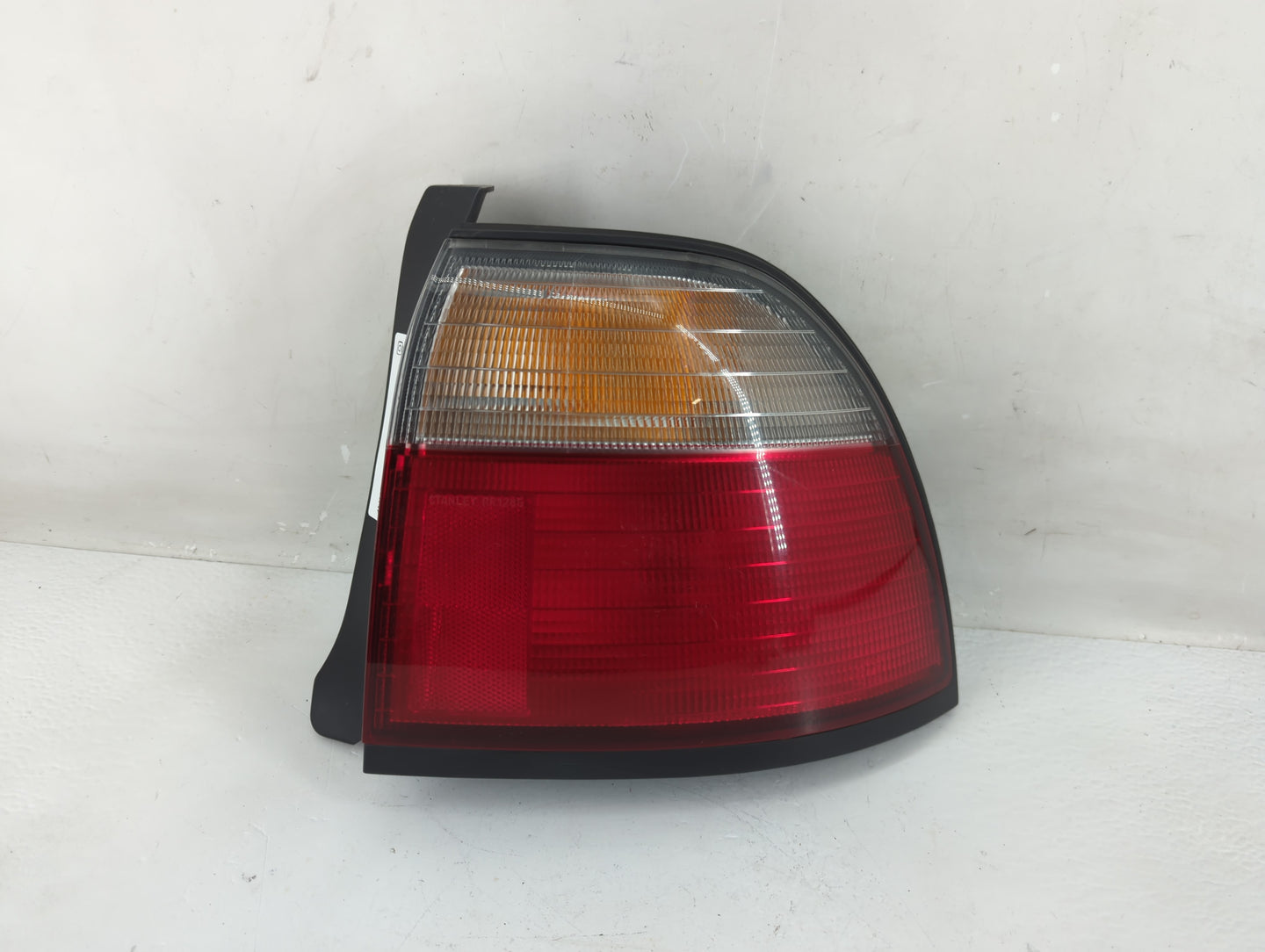 1996-1997 Honda Accord Tail Light Assembly Passenger Right OEM P/N:00136967 HD144-U000R Fits Fits 1996 1997 OEM Used Auto Pa