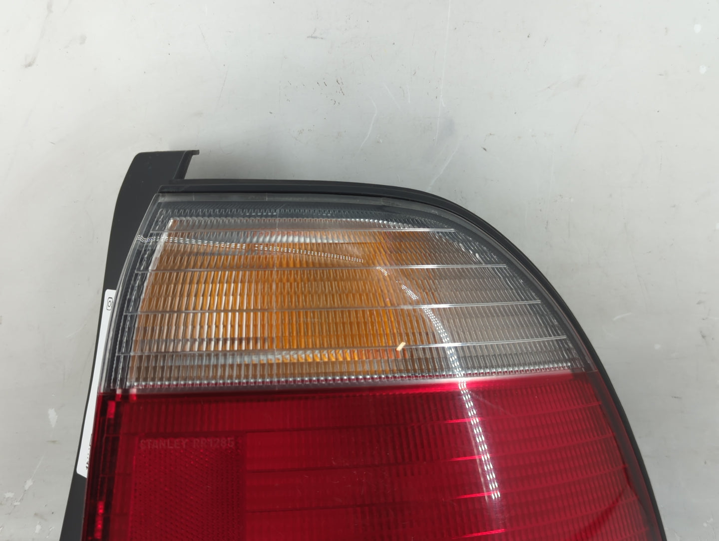 1996-1997 Honda Accord Tail Light Assembly Passenger Right OEM P/N:00136967 HD144-U000R Fits Fits 1996 1997 OEM Used Auto Pa