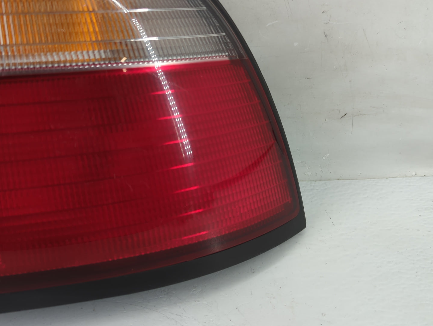 1996-1997 Honda Accord Tail Light Assembly Passenger Right OEM P/N:00136967 HD144-U000R Fits Fits 1996 1997 OEM Used Auto Pa