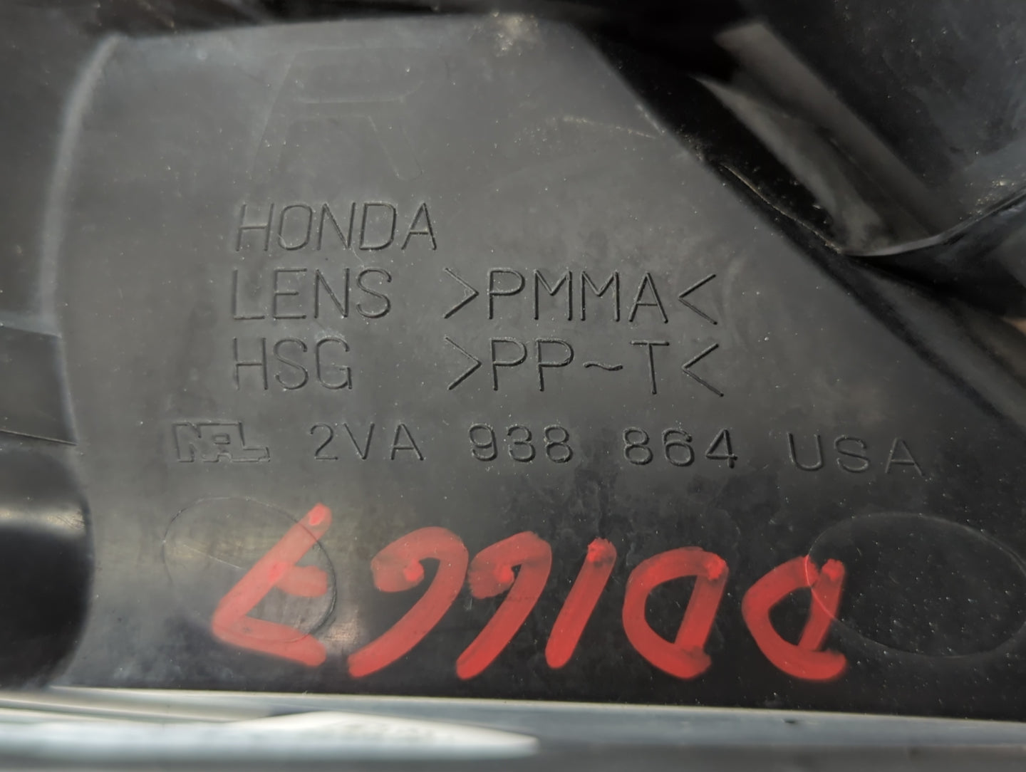 1996-1997 Honda Accord Tail Light Assembly Passenger Right OEM P/N:938 864 Fits Fits 1996 1997 OEM Used Auto Parts - Oemused