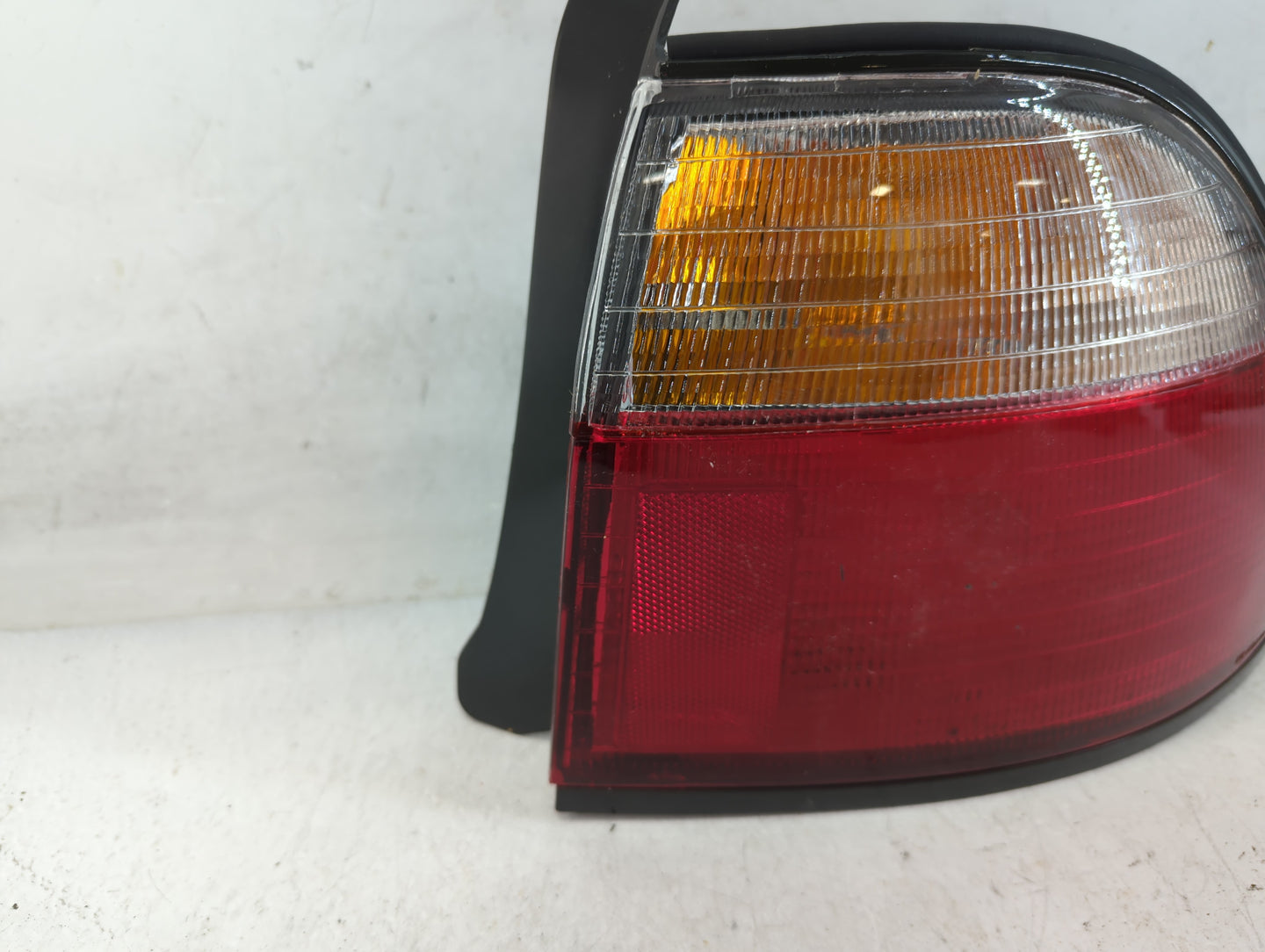 1996-1997 Honda Accord Tail Light Assembly Passenger Right OEM P/N:00136967 HD144-U000R Fits Fits 1996 1997 OEM Used Auto Pa