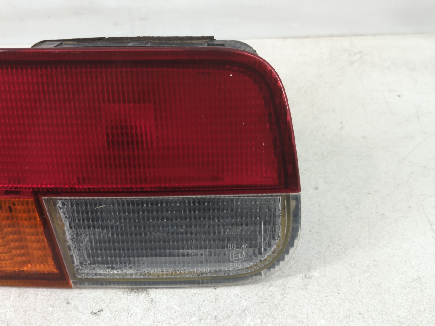 1996-1998 Honda Civic Tail Light Assembly Driver Left OEM P/N:043-1280 Fits Fits 1996 1997 1998 OEM Used Auto Parts - Oemuse